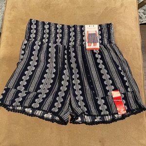 Three Dots Pull On Short Navy Stripe Batik